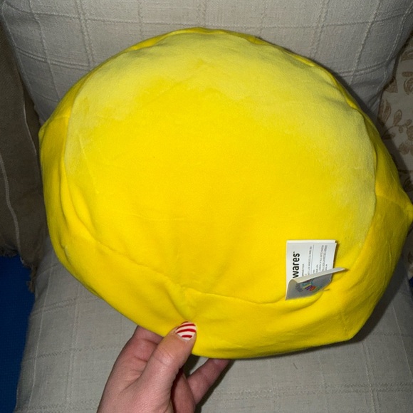 Leticia the Lemon Squishmallow - Picture 3 of 11